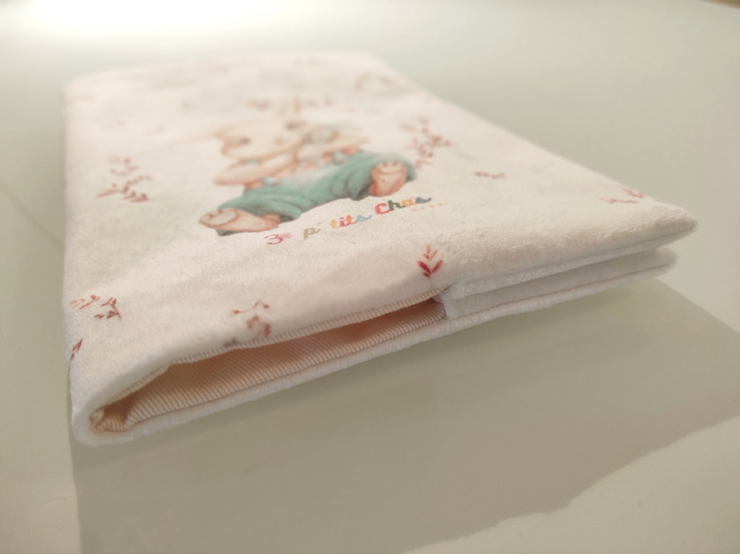 Vue de dessous- protège carnet santé lapin