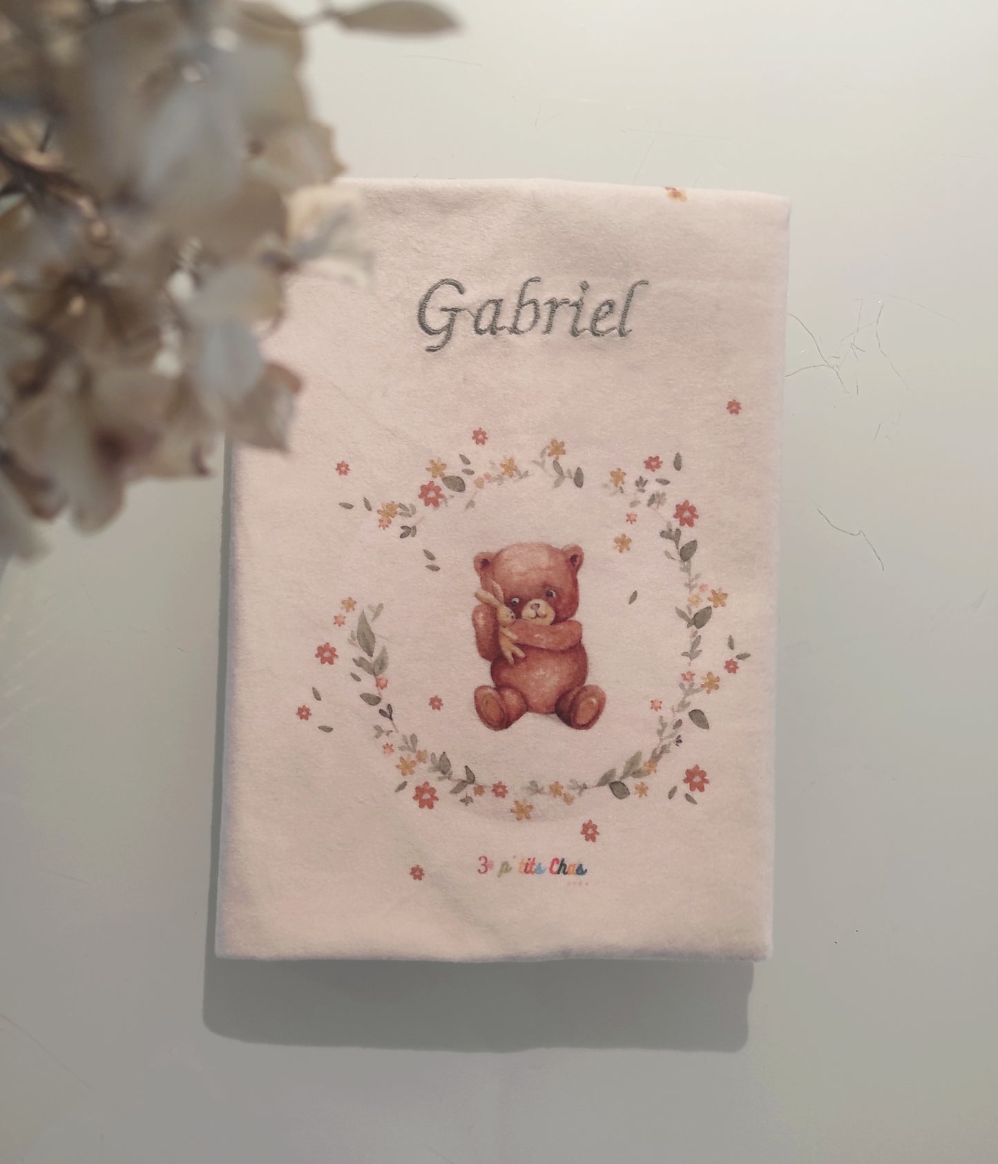 Protège carnet personnalisé- prénom brodé- couleur vert amande- ourson écru