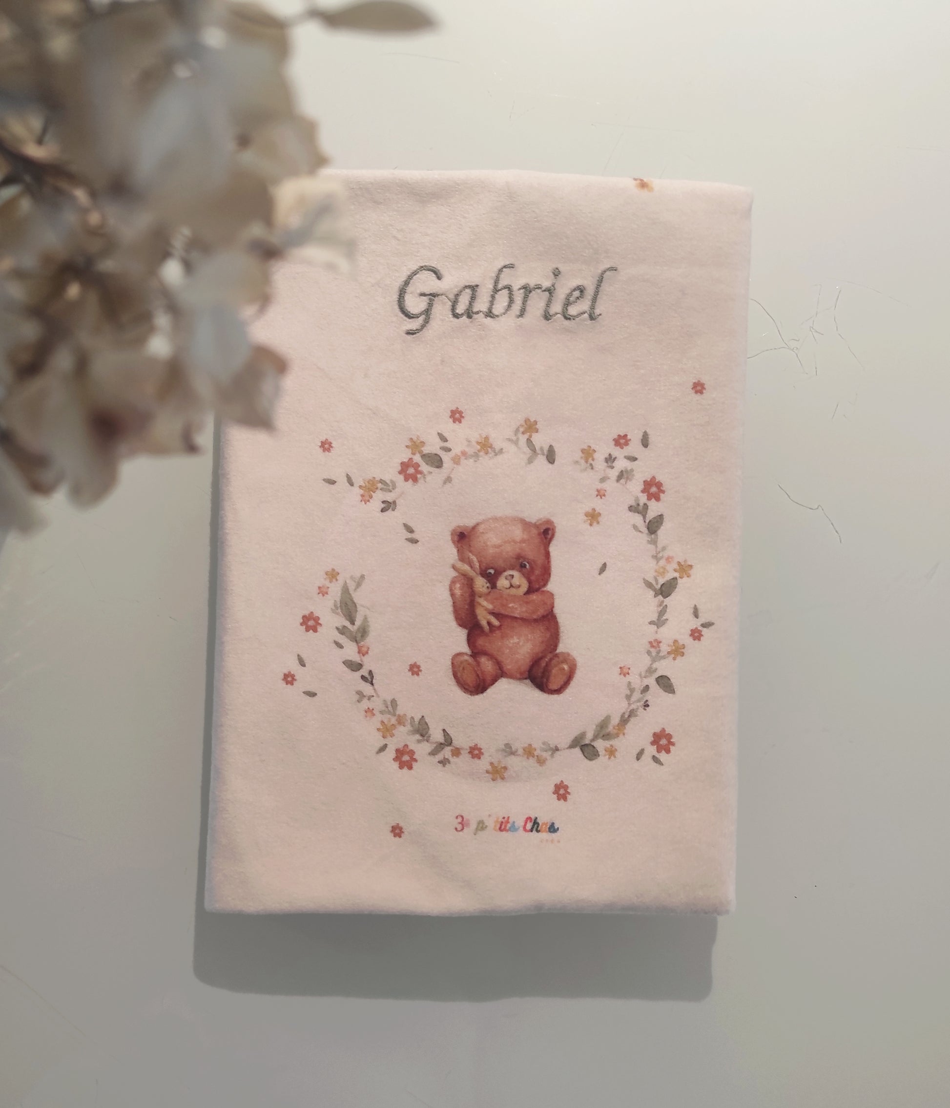 Protège carnet personnalisé- prénom brodé- couleur vert amande- ourson écru