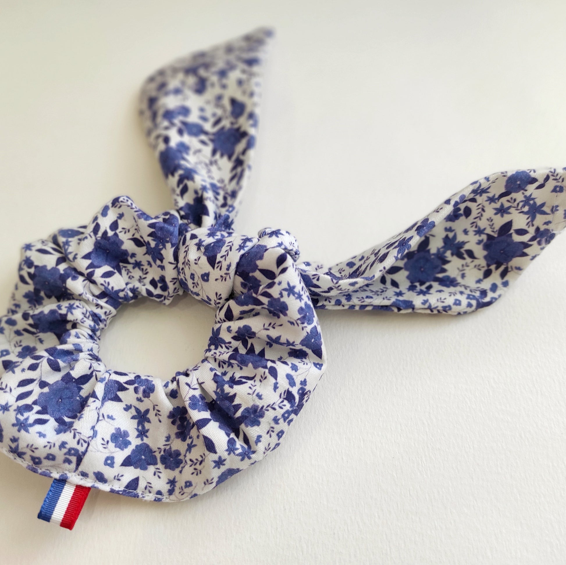 Chouchou foulchie fleurs bleues- motif unique- taille  enfant