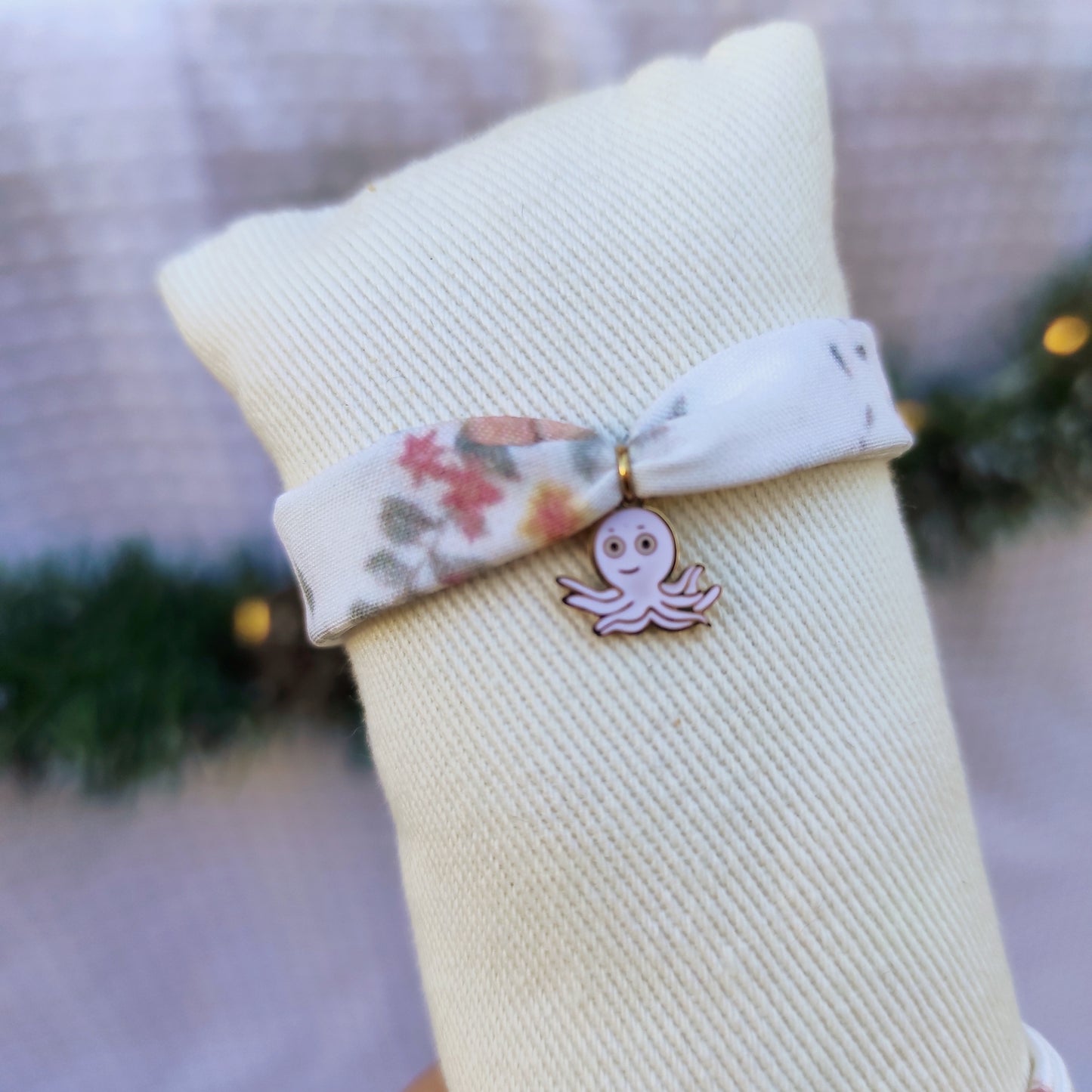 Créez votre bracelet unique – Bracelet personnalisé en tissu et breloque