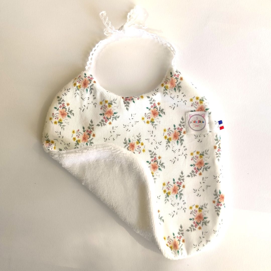 Détail avec l'envers du bavoir en micro éponge de bambou