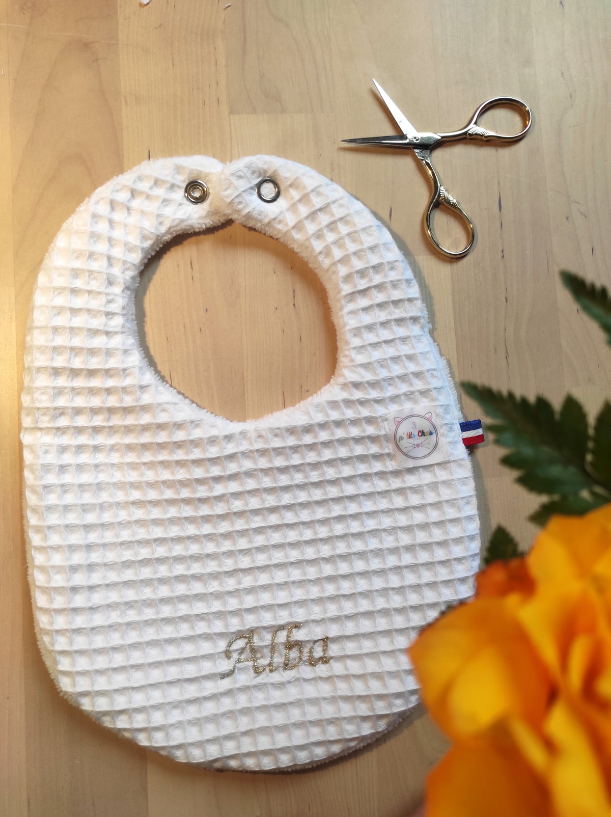 Personnalisation cadeau naissance- prénom brodé doré