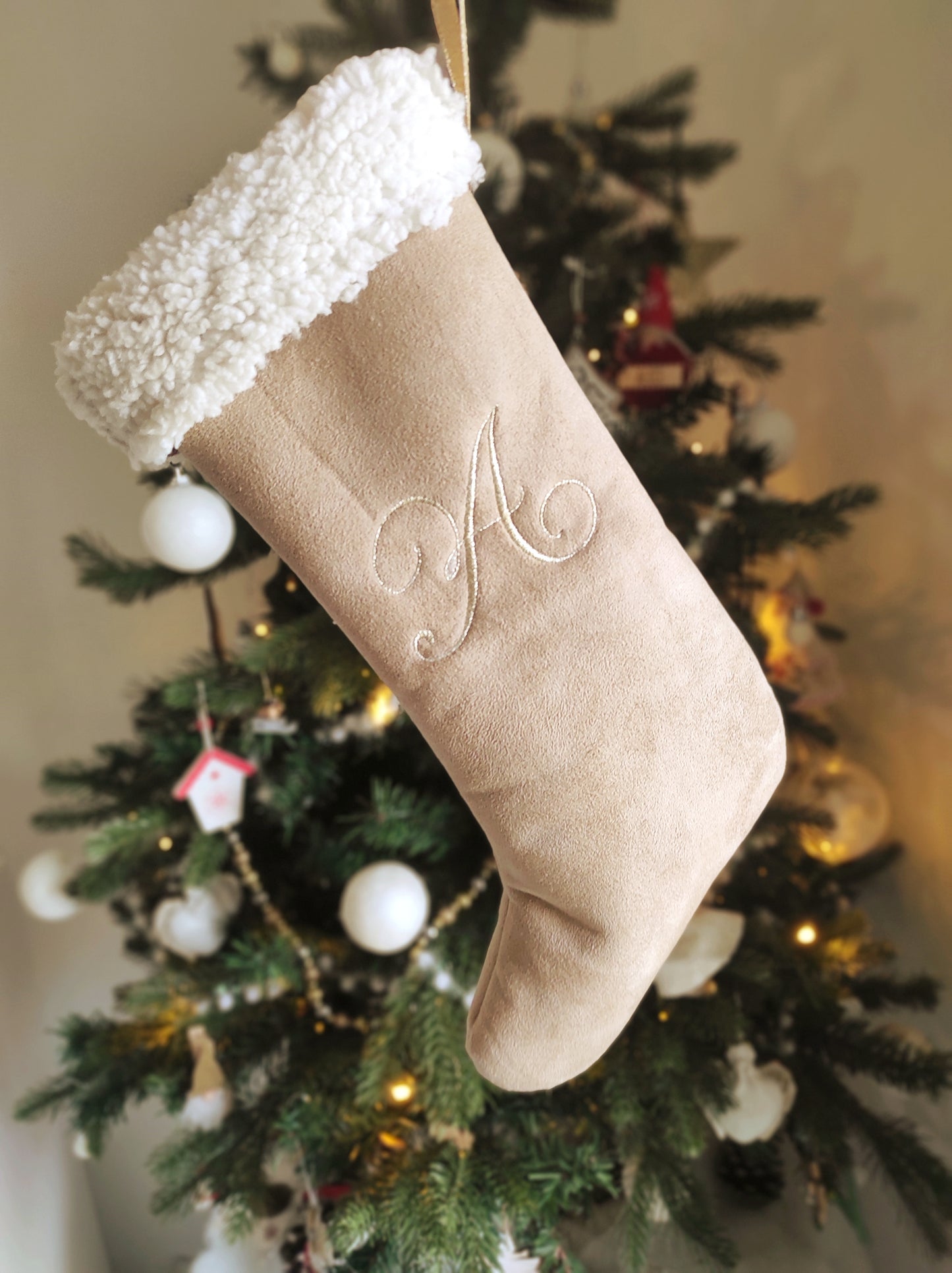 Chaussette en suédine doublée avec broderie dorée