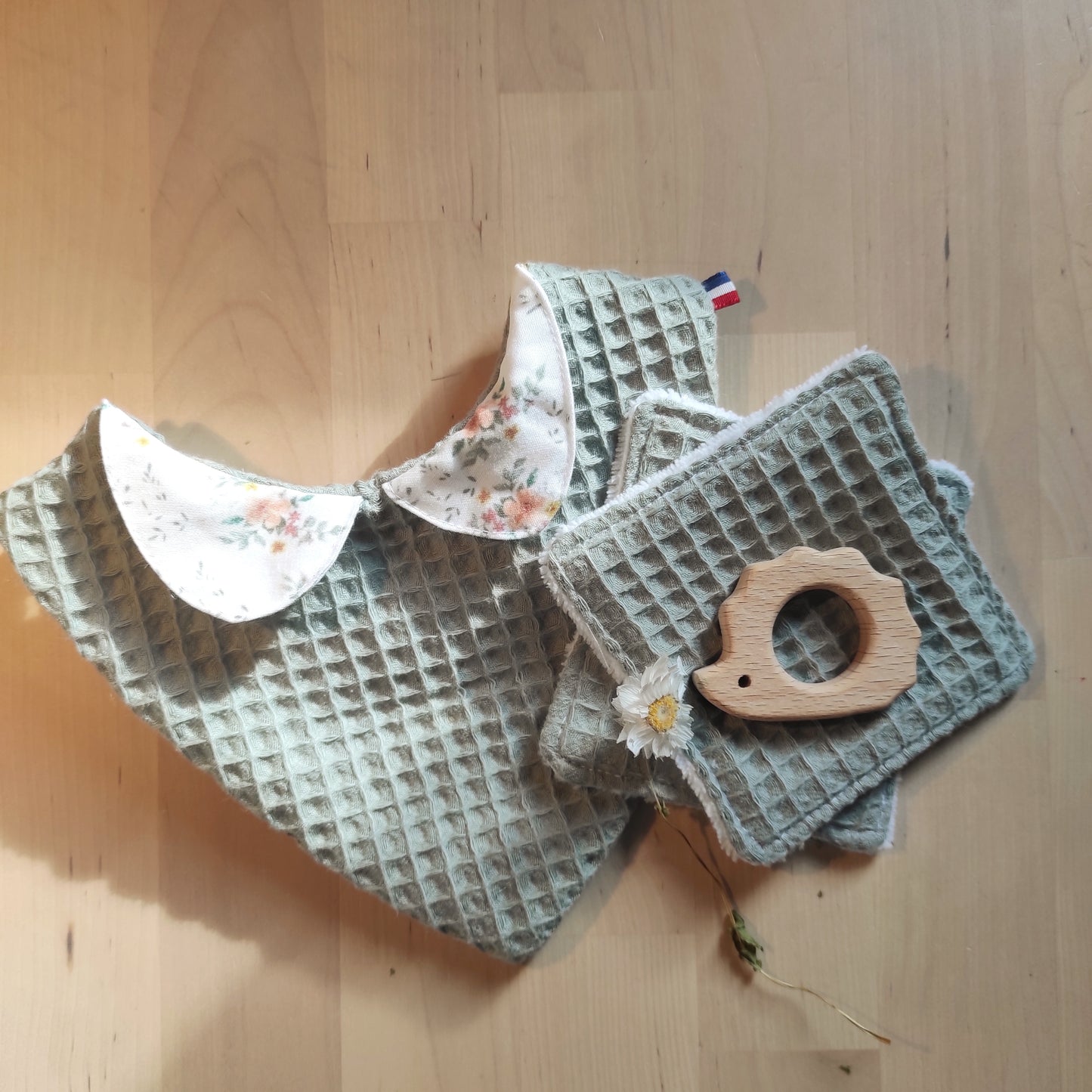 Coffret Naissance Fille avec Col – Cadeau Bébé Personnalisé