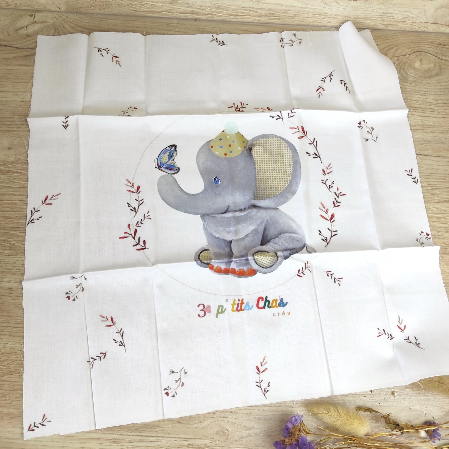 Motifs éléphant sur coupons de tissu coton bio