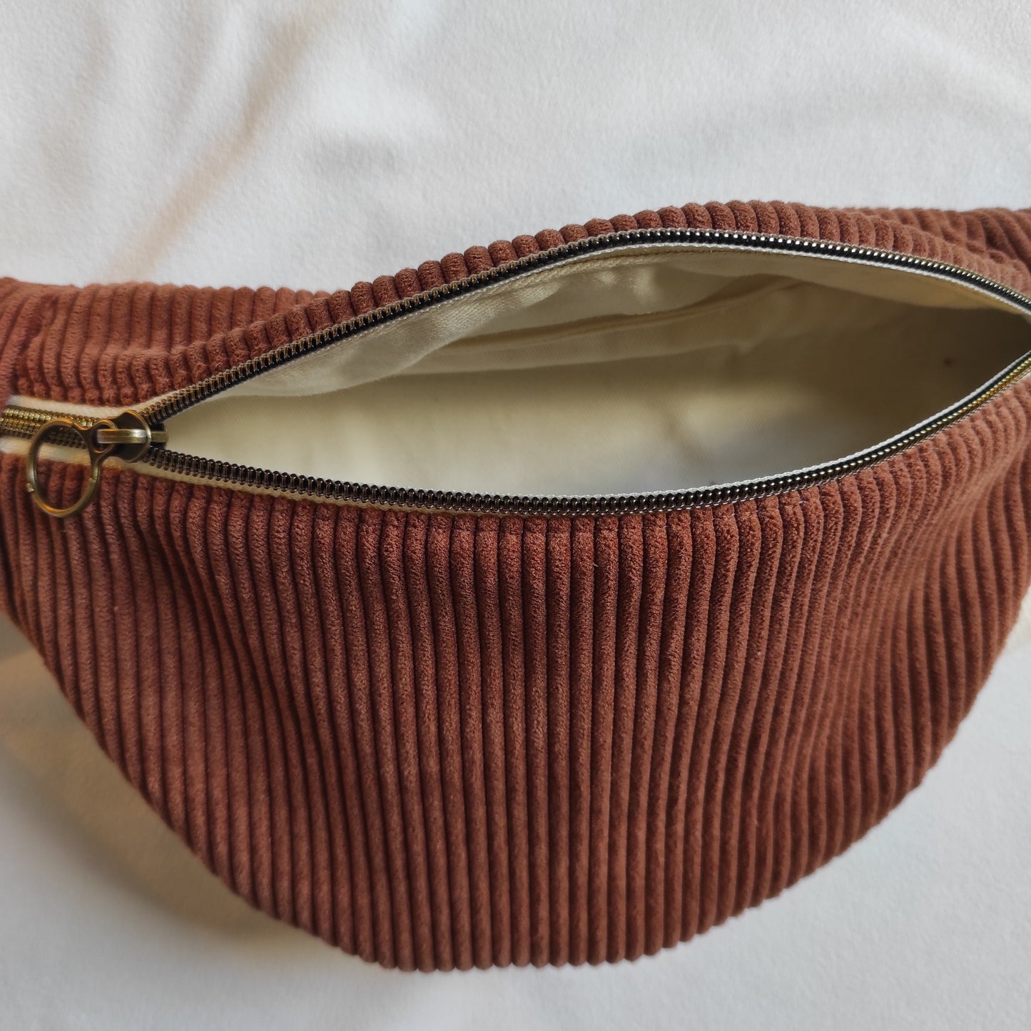 Intérieur en gabardine de coton couleur écrue.