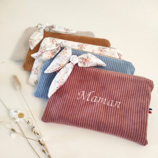 Pochettes en velours côtelé de plusieurs couleurs, avec option broderie.