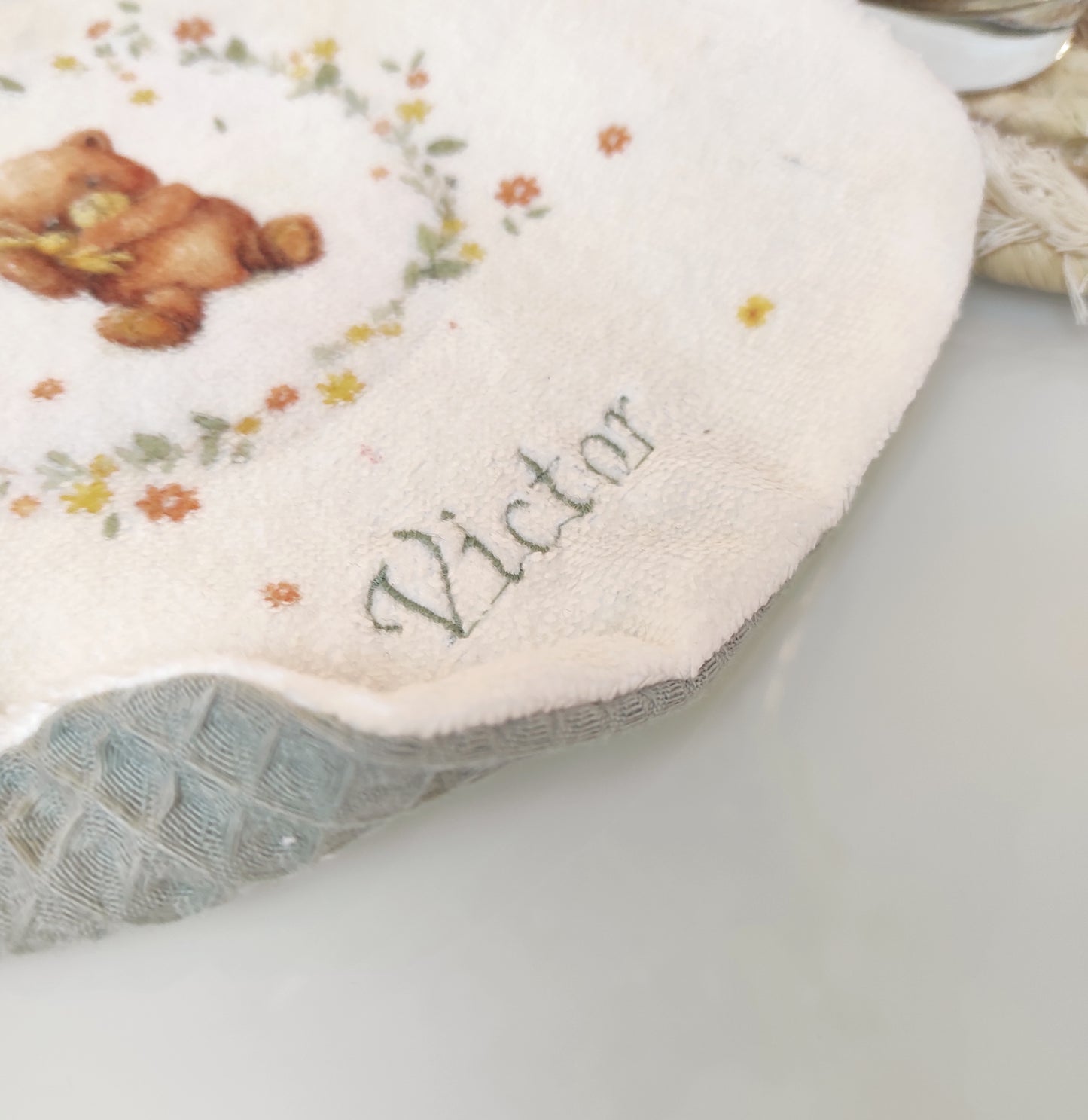 Broderie prénom bébé bavoir 