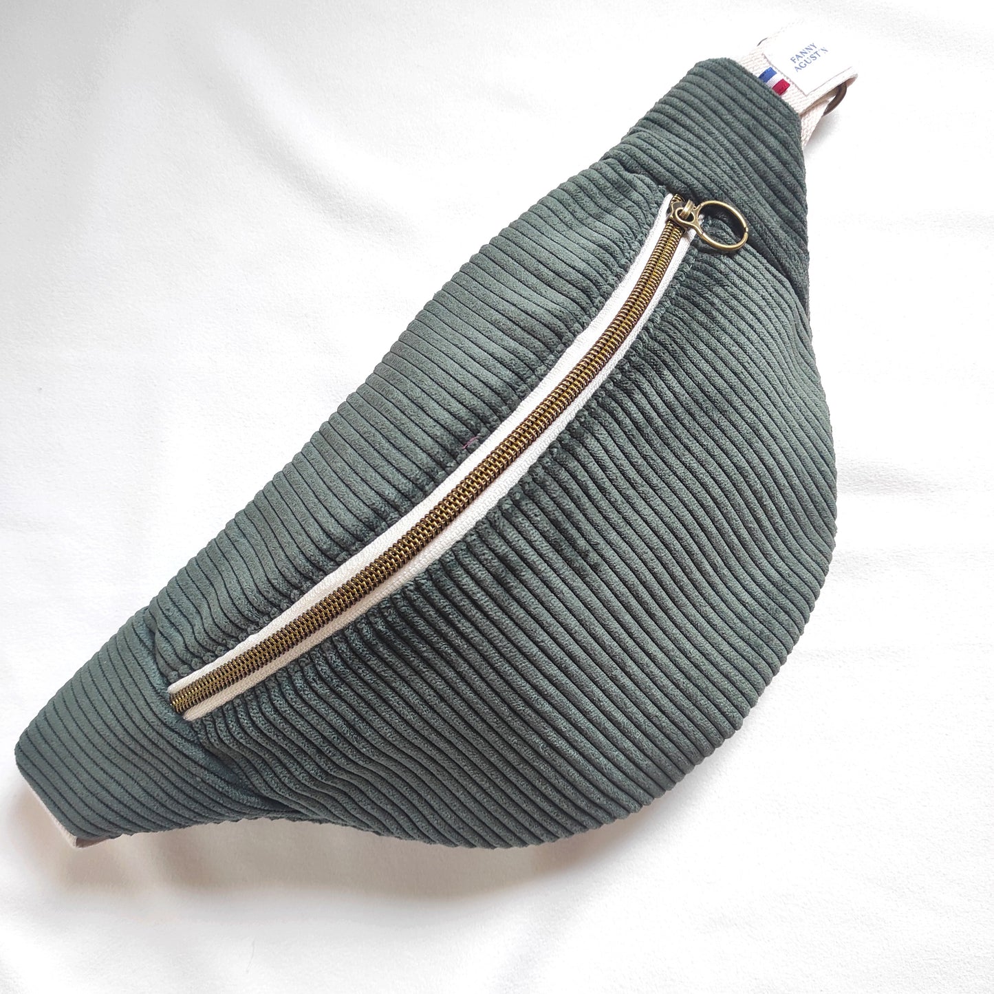 Sac banane en velours côtelé vert kaki, fabrication Française.