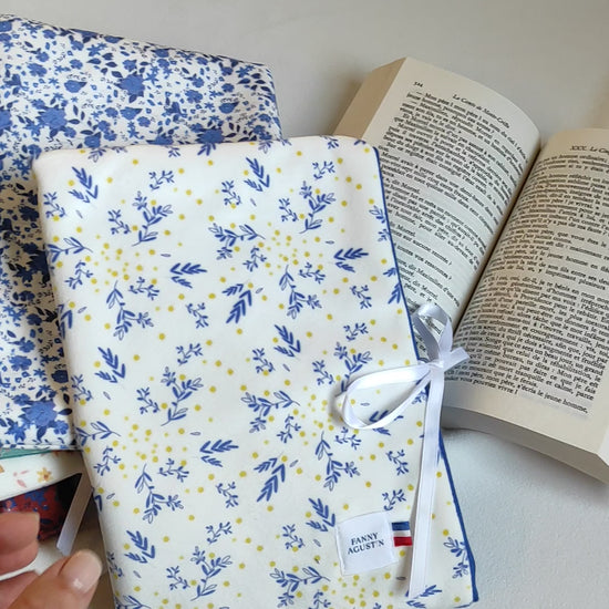 Pochettes à livre, tous les motifs en velours fleuris dessinés par Fanny Agustin, fabrication Française artisanale.
