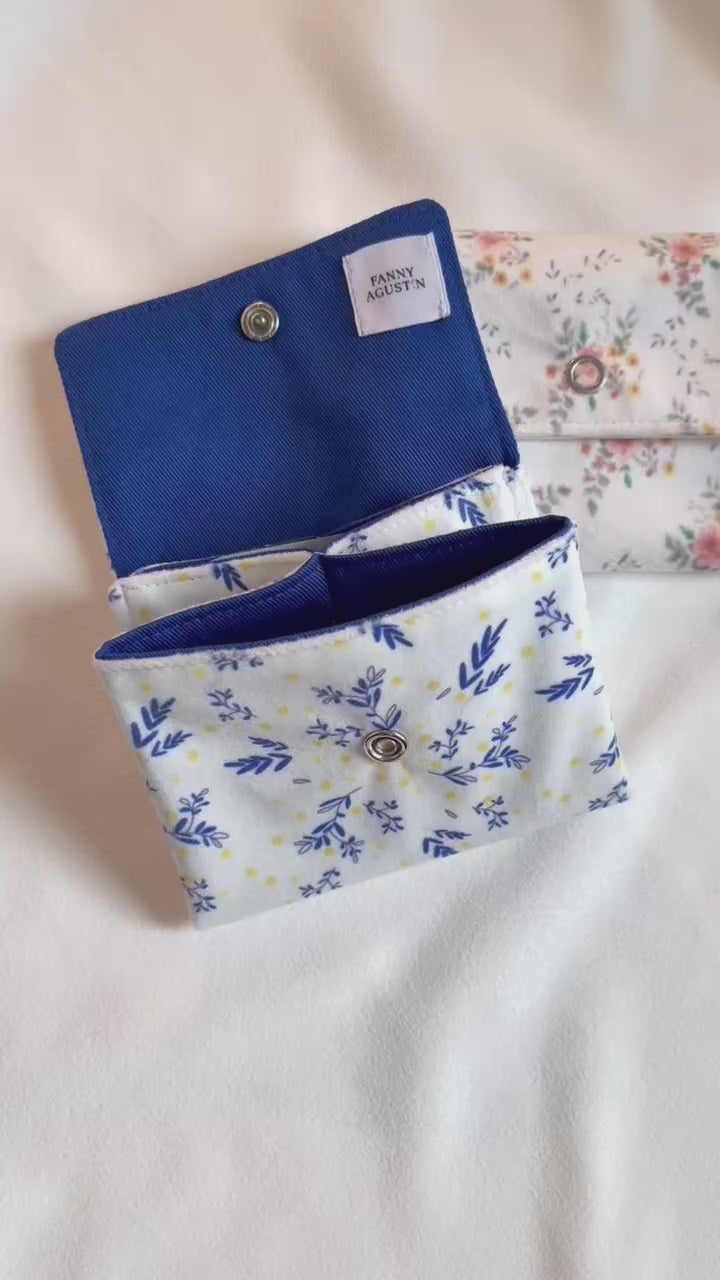 Portes monnaie et porte en cartes compartimenté en velours fleuri dessiné  et fabrication Française par Fanny Agustin. Ces portes- monnaie sont personnalisables.