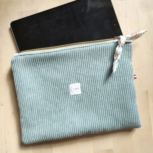 Protection Tablette & Ordinateur en velours Personnalisable et ruban amovible – Fanny Agustin