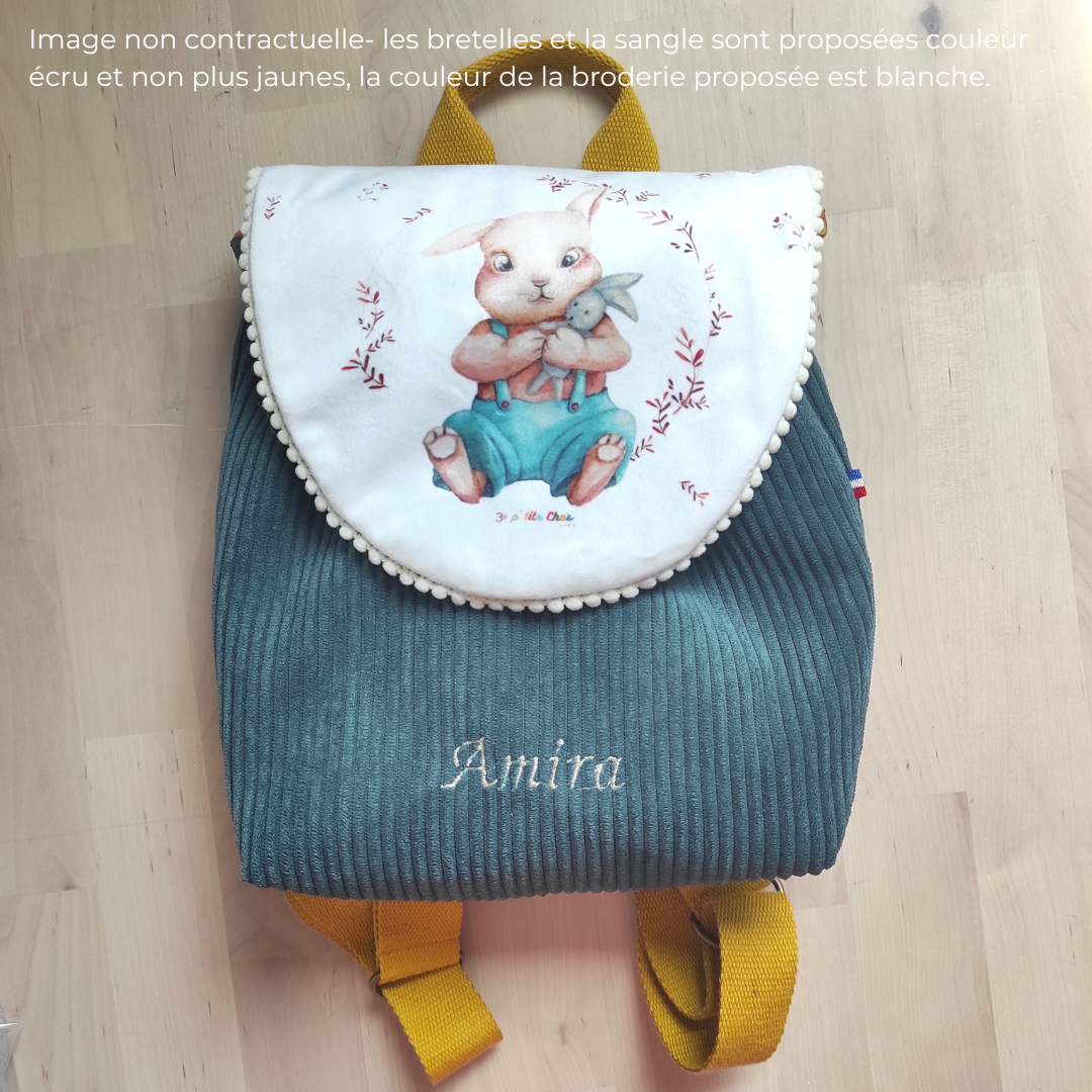 Sac à dos personnalisé et brodé avec le motif lapin, dentelle pompons et velours vert canard.
